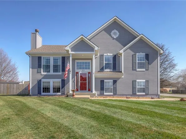 717 S Sunset Ln, Raymore, MO 64083