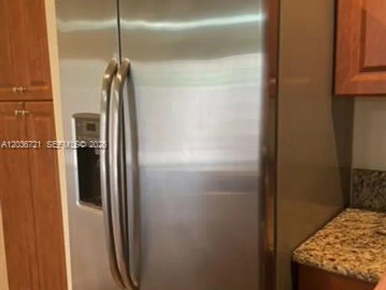 211 Las Brisas Cir #211 — Photo 9