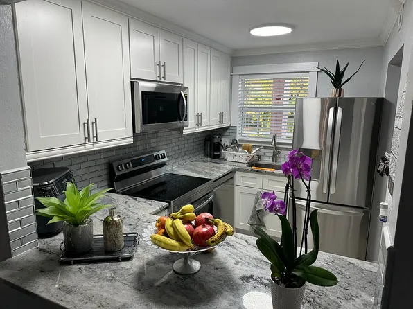 400 Forest Lakes Blvd APT 209, Naples, FL 34105
