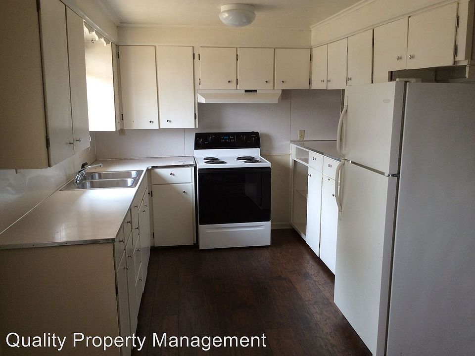 2nd image of 1950 Marsh Ln
