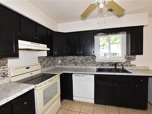 3rd image of 3235 Manor Glenn Ct