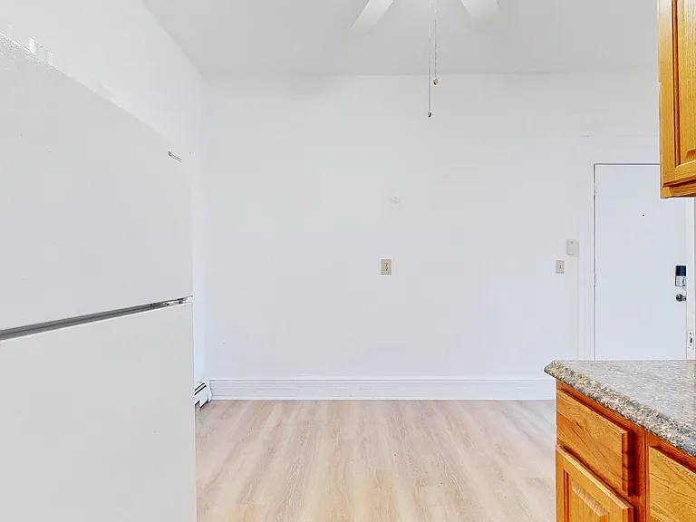 382-384 Crown St #1 — Photo 5