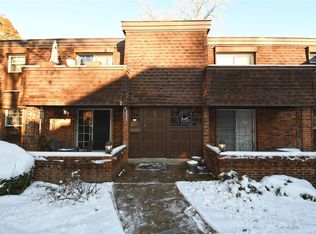 13527 Coliseum Dr APT B, Chesterfield, MO 63017