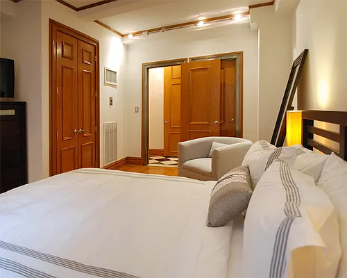 Rented by WAM Partners - William Moses Co. | media 114