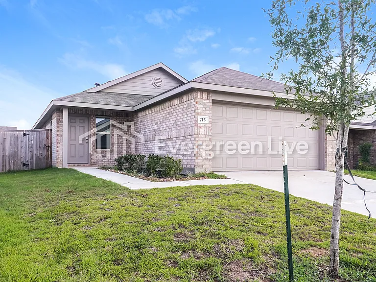 715 Hackberry Branch Ct — Photo 2