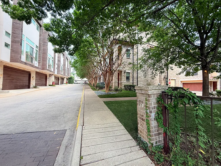 4230 Travis St #8 — Photo 44