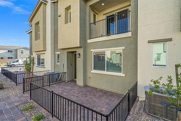 6819 Plum Crazy Ct — Photo 2