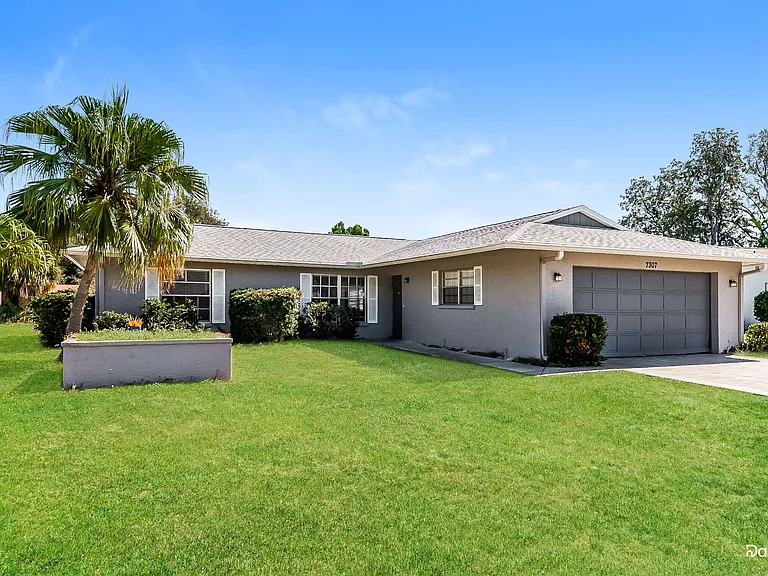 7307 Uranus Dr — Photo 2