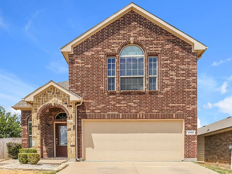 1032 Sunderland Ln — Photo 1