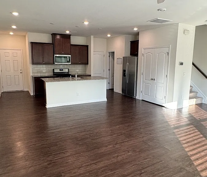 1715 Clayfire Dr — Photo 4