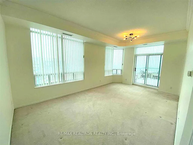 5 Emerald Ln #Penthouse 101 — Photo 5