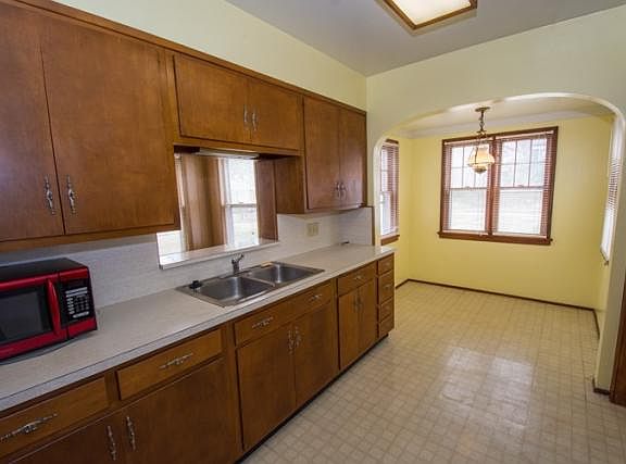5th image of 608 W Mishawaka Ave
