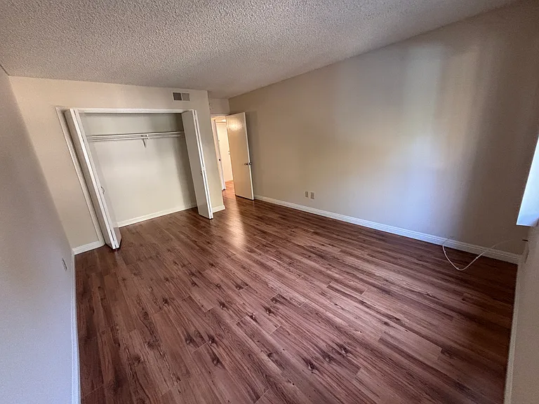 350 S Oakland Ave — Photo 5