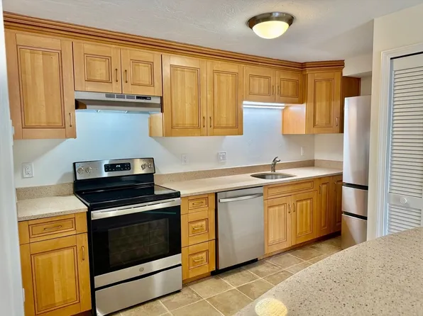 11 Gibbs St Unit B20, Worcester, MA 01607