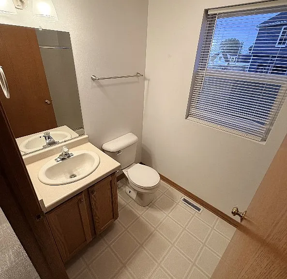 1st floor full bath. wit shower