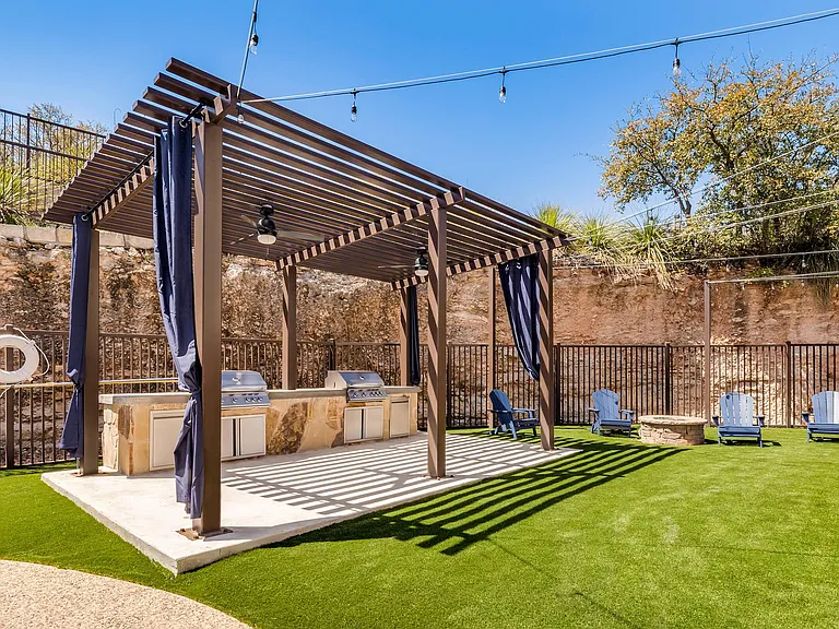 BBQ Grills at Mission Hills Apartments, San Antonio, TX, 78258
