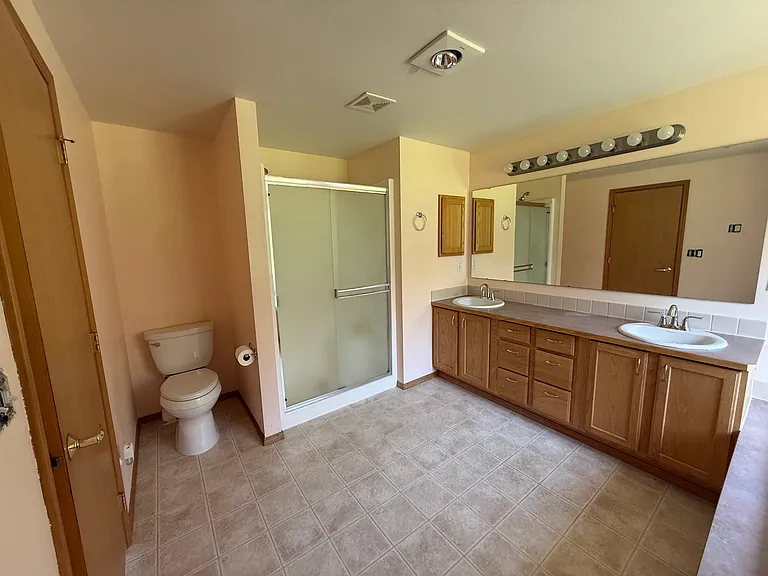 Primary bath.