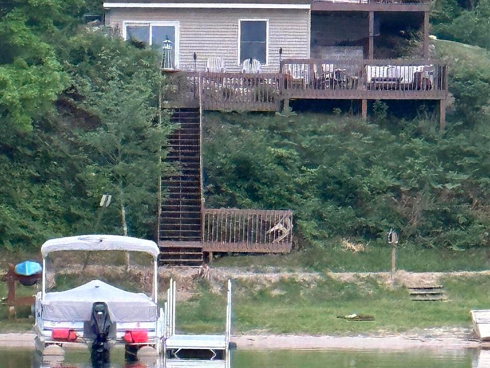 1st image of 14917 Seventeen Mile Rd