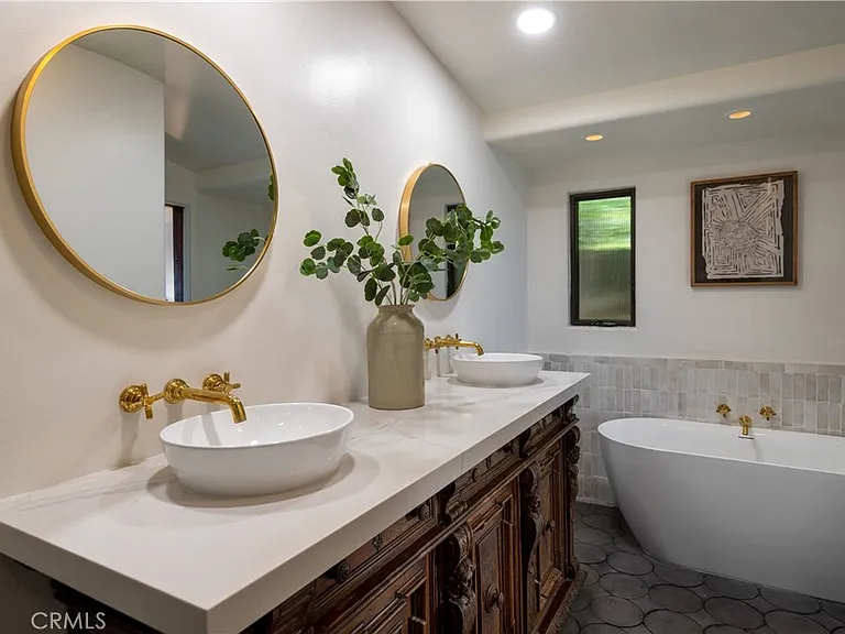 575 Center St — Photo 13