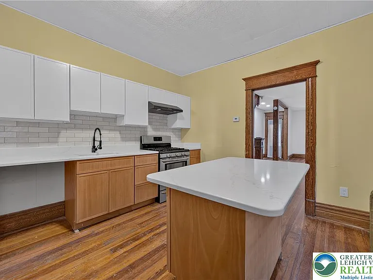 121 S 14th St — Photo 11