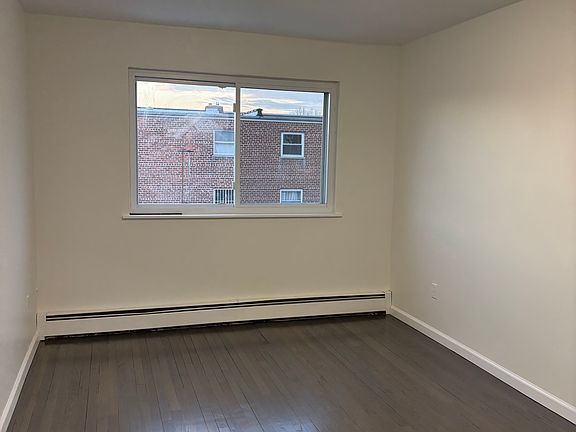 4th image of 1324 Vreeland Ave Unit 2
