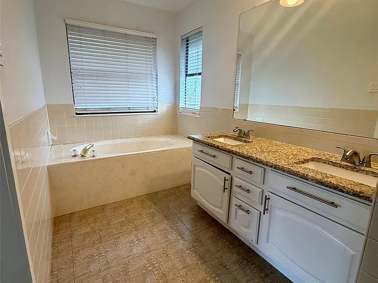 17844 Park Valley Dr — Photo 33