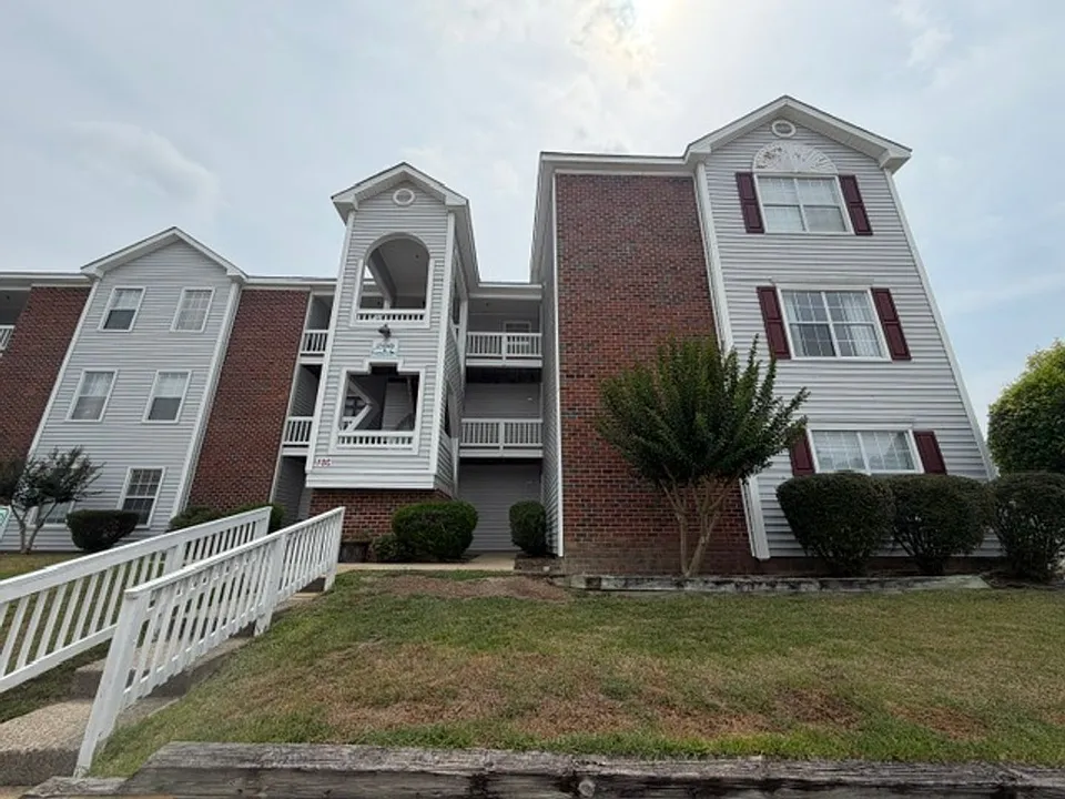 200-8 Waterdown Dr
