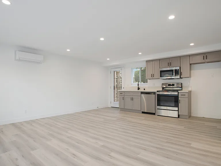 8101 Larson Avenue — Photo 12