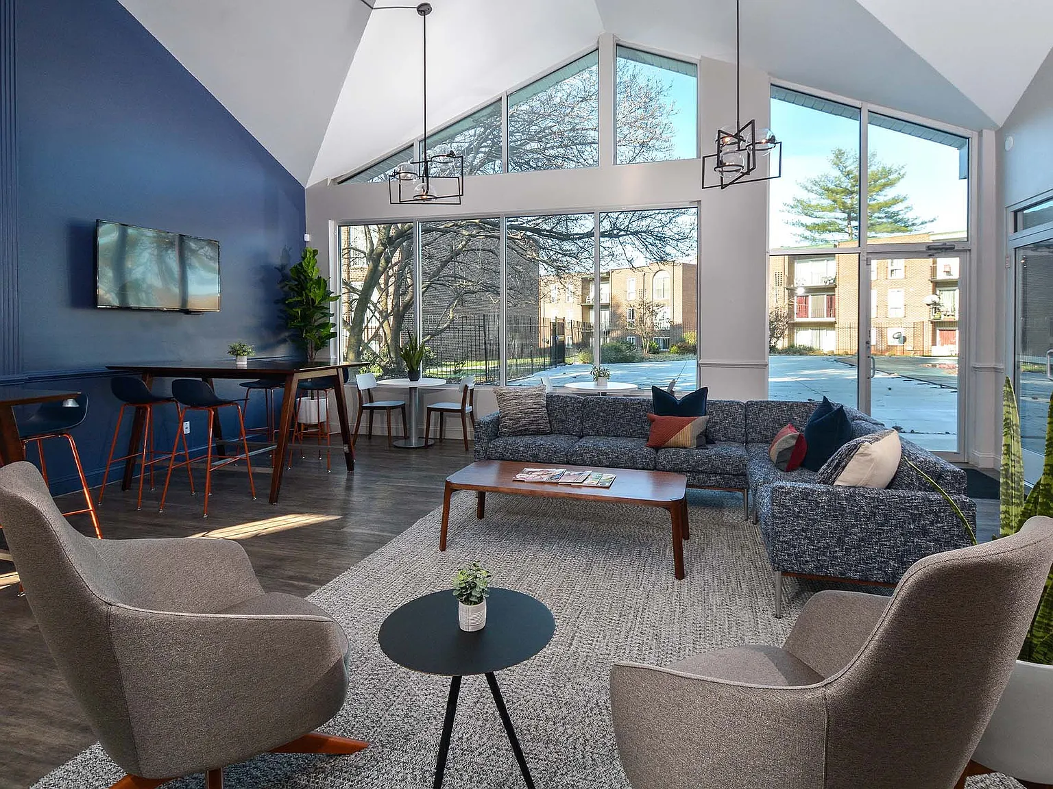 Metro Pointe — Photo 3