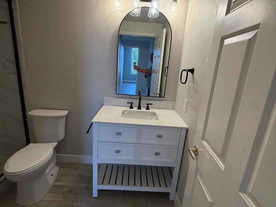 231 W Horizon Ridge Pkwy