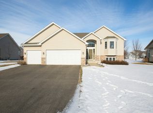 9376 Glacier Rd, Saint Bonifacius, MN 55375