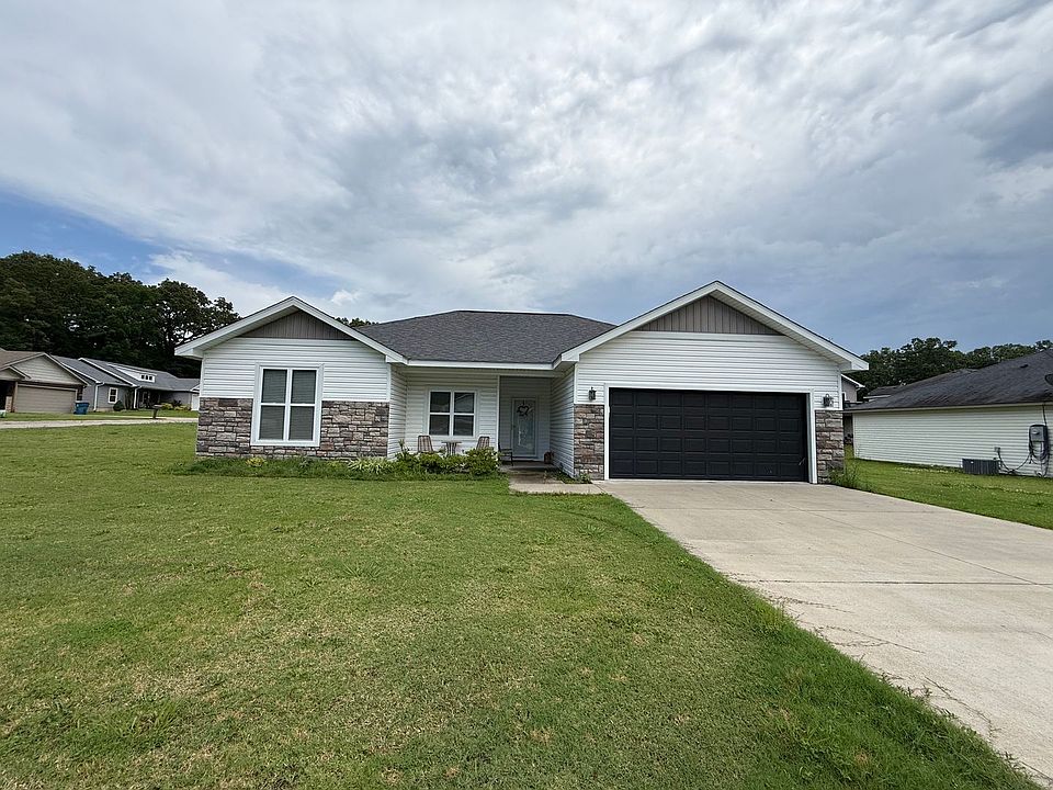 1st image of 142 Shannon Cir