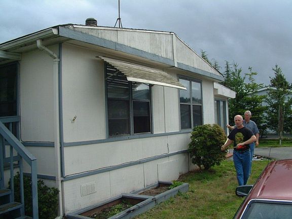 4th image of 1095 Celery Ave