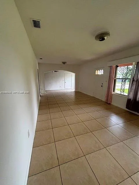 R J Clark Manor — Photo 3