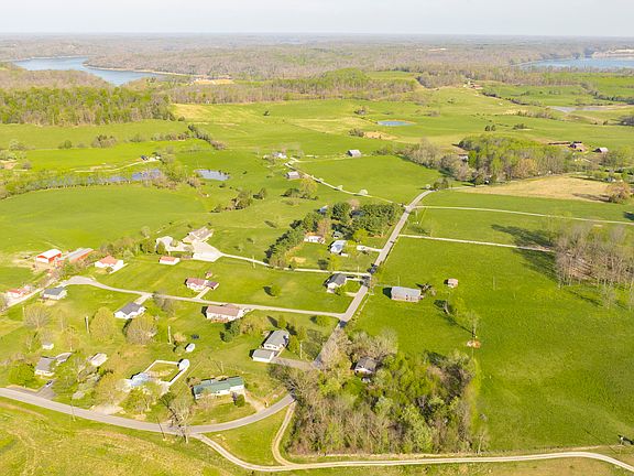 3rd image of 1015 Old Fall Creek Rd