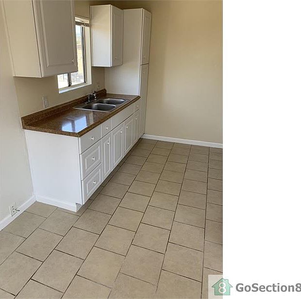 2nd image of 844 Grand Ave APT 4