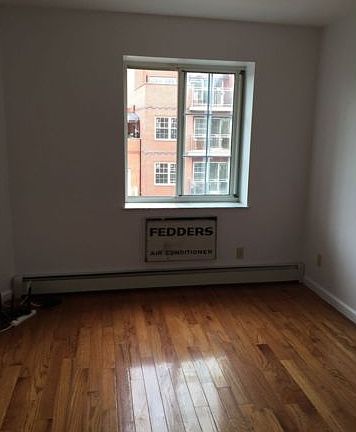 4th image of 35-06 Leavitt St #5G