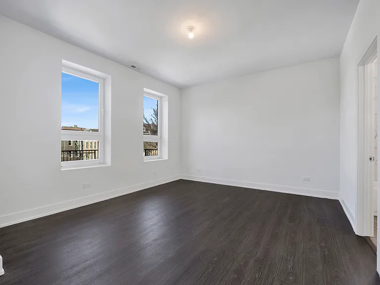 1814 S Throop St #3F — Photo 9