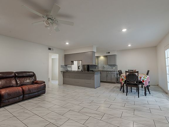 5th image of 2721 W Oakdale Rd