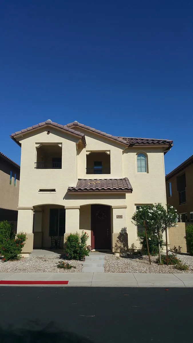 Building Photo - 9242 W Coolbrook Ave