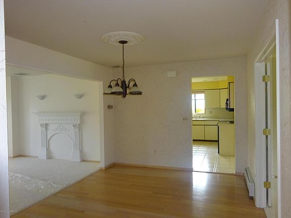 4th image of 19 Willougby Ct