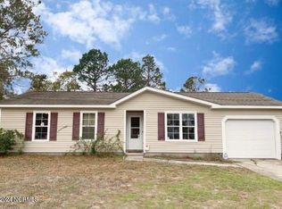 305 W Volant St, Hubert, NC 28539