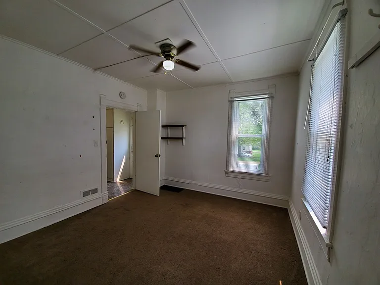 Walnut St 2512 — Photo 2