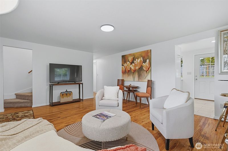 3rd image of 7432 S 118th Place