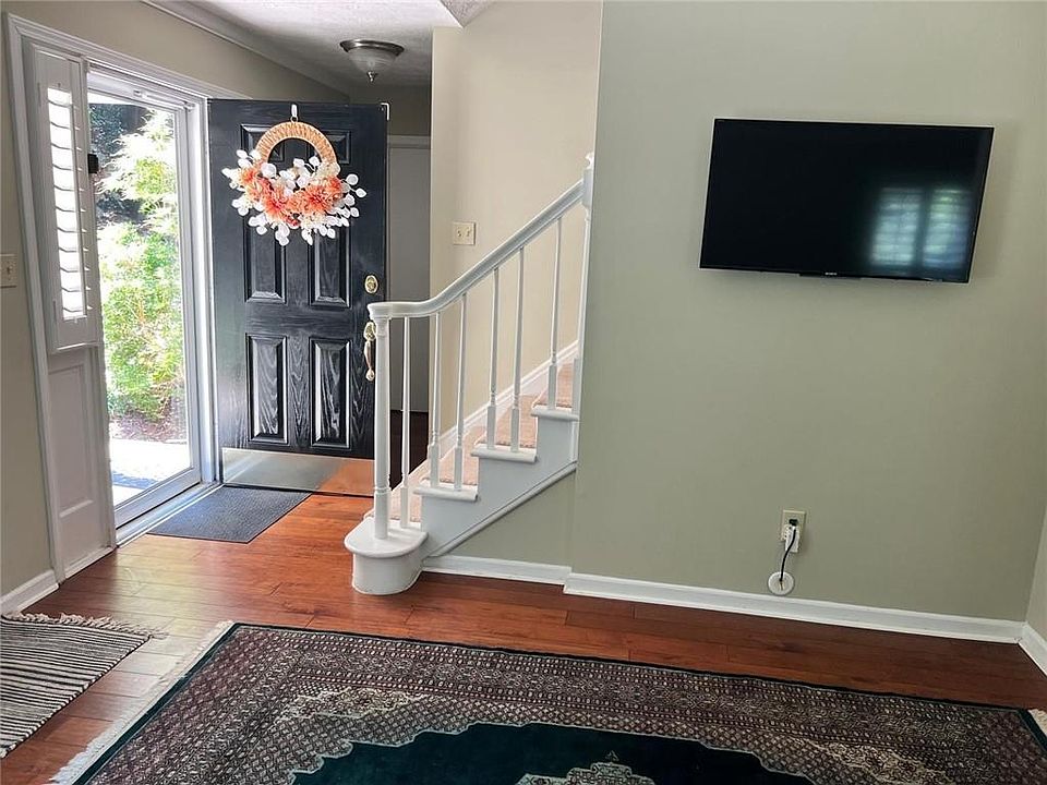 1st image of 843 Heritage Sq