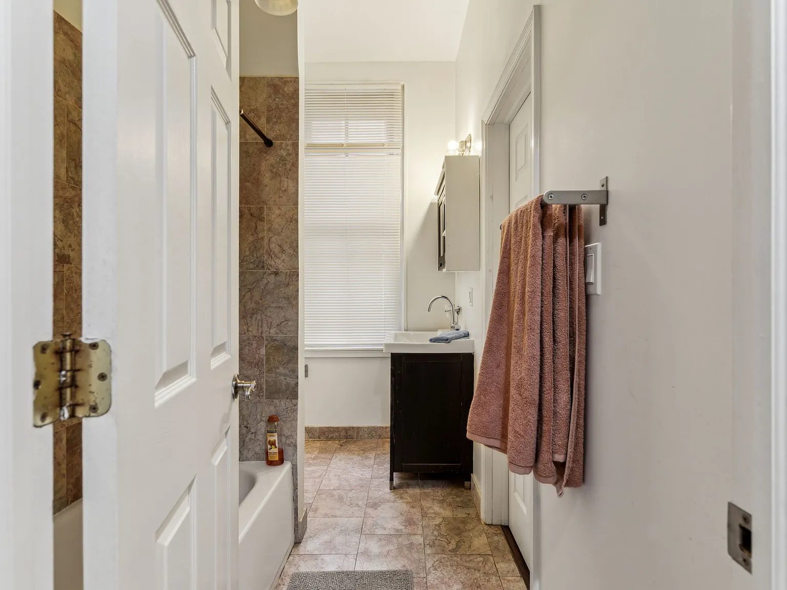 3 bed, $1,800 — Photo 4