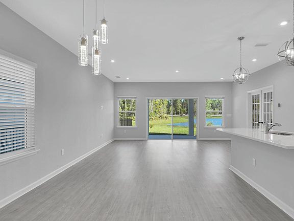 4th image of 162 Dahlia Falls Dr