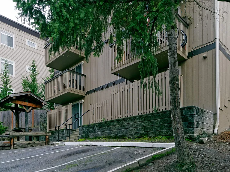 Terrace Hill — Photo 4