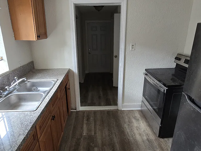 2116 McMillan St — Photo 3