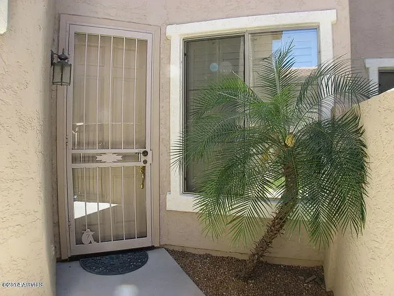 3 bed, 1968 sqft, $2,500 — Photo 2